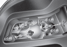 Hyundai Sonata: Rear combination light bulb replacement. Rear turn signal, stop and tail light, side marker